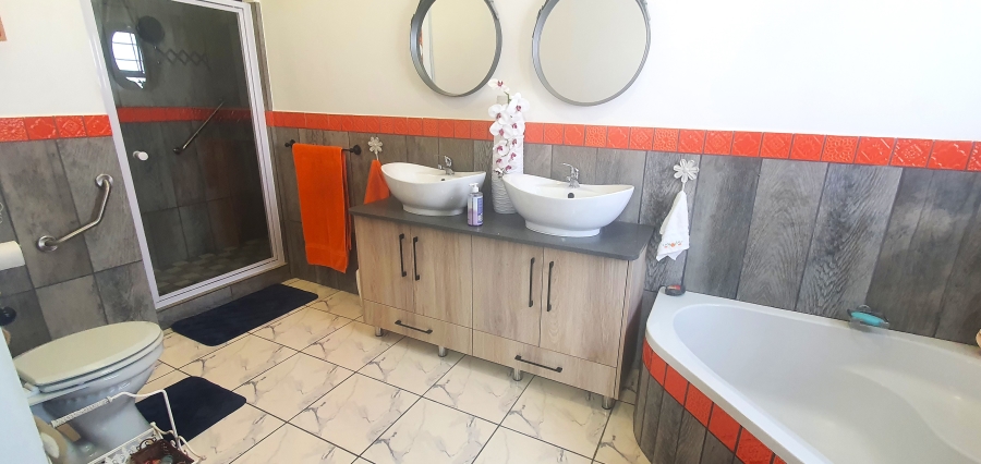 3 Bedroom Property for Sale in Sandy Point Western Cape